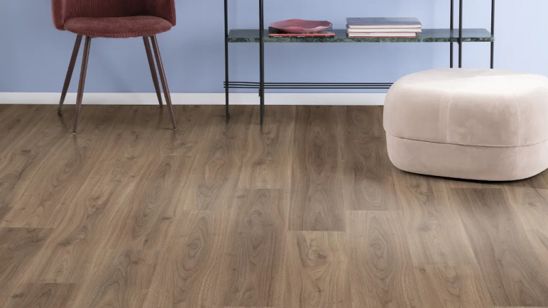 Ламінат Egger Classic AQUA 32/8 Горіх Ленглі світлий