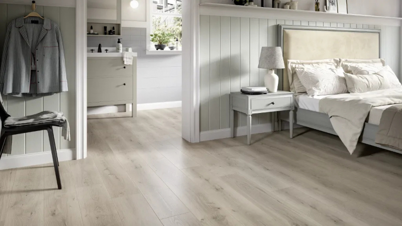 Ламінат Egger Classic AQUA 32/8 Дуб Піно світло-сірий