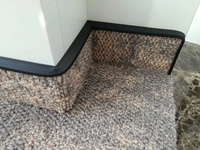 Плінтус для ковроліну Döllken TLE-55-110 Чорний