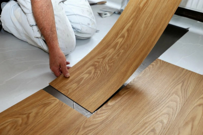 Укладання вінілової плитки на підлогу (клей)