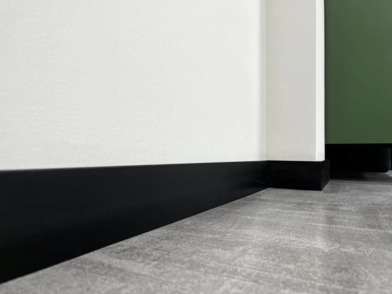 Плінтус Arbiton STIQ XL STX810 200 Black 80*15 мм 2,2 м