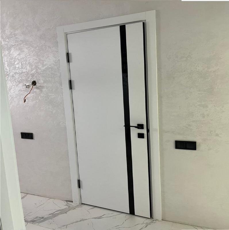 Міжкімнатні двері Stildoors Loft Лофт Гласс 900 Білий Мат (ПП), чорний матовий торець