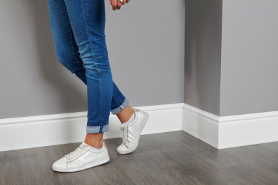 Плінтус NMC дюрополімерний FL17 WallStyl білий 170х18х2000 мм