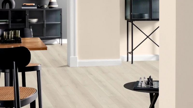 Ламінат Egger Classic V4 32/8 Дуб Елтон білий