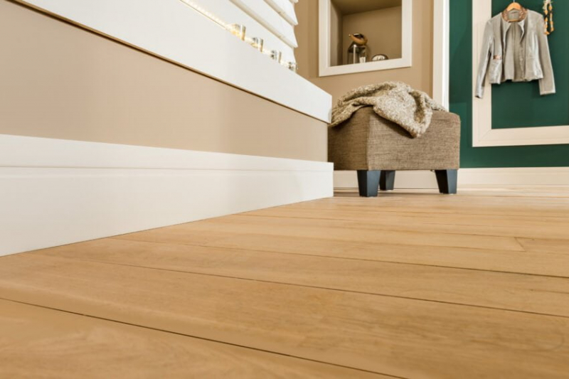 Плінтус NMC дюрополімерний FD15 WallStyl білий 150х18х2000 мм